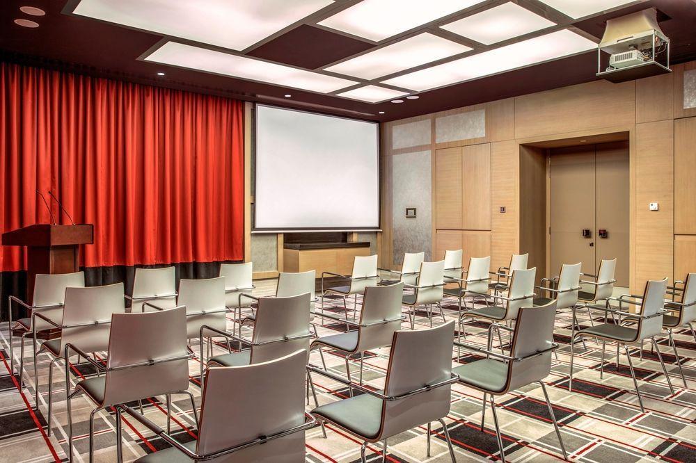 Centro Capital Centre By Rotana Hotel 3*